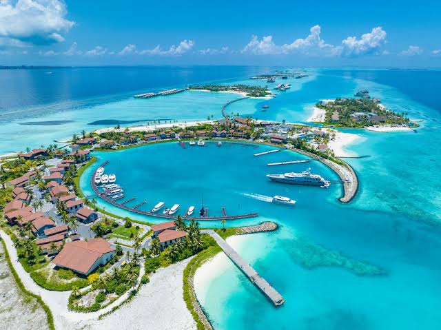 6-Day Zanzibar to Serengeti Fly-In & Crater Safari